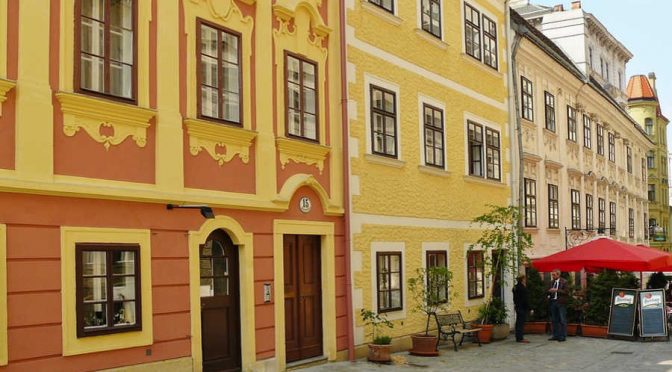 Mycie i malowanie elewacji – jak wybrać firmę